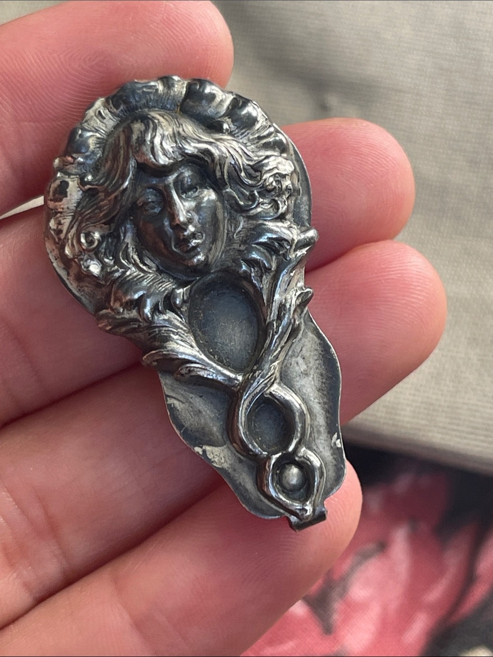 Art Nouveau Brooch Antique Silver Tone